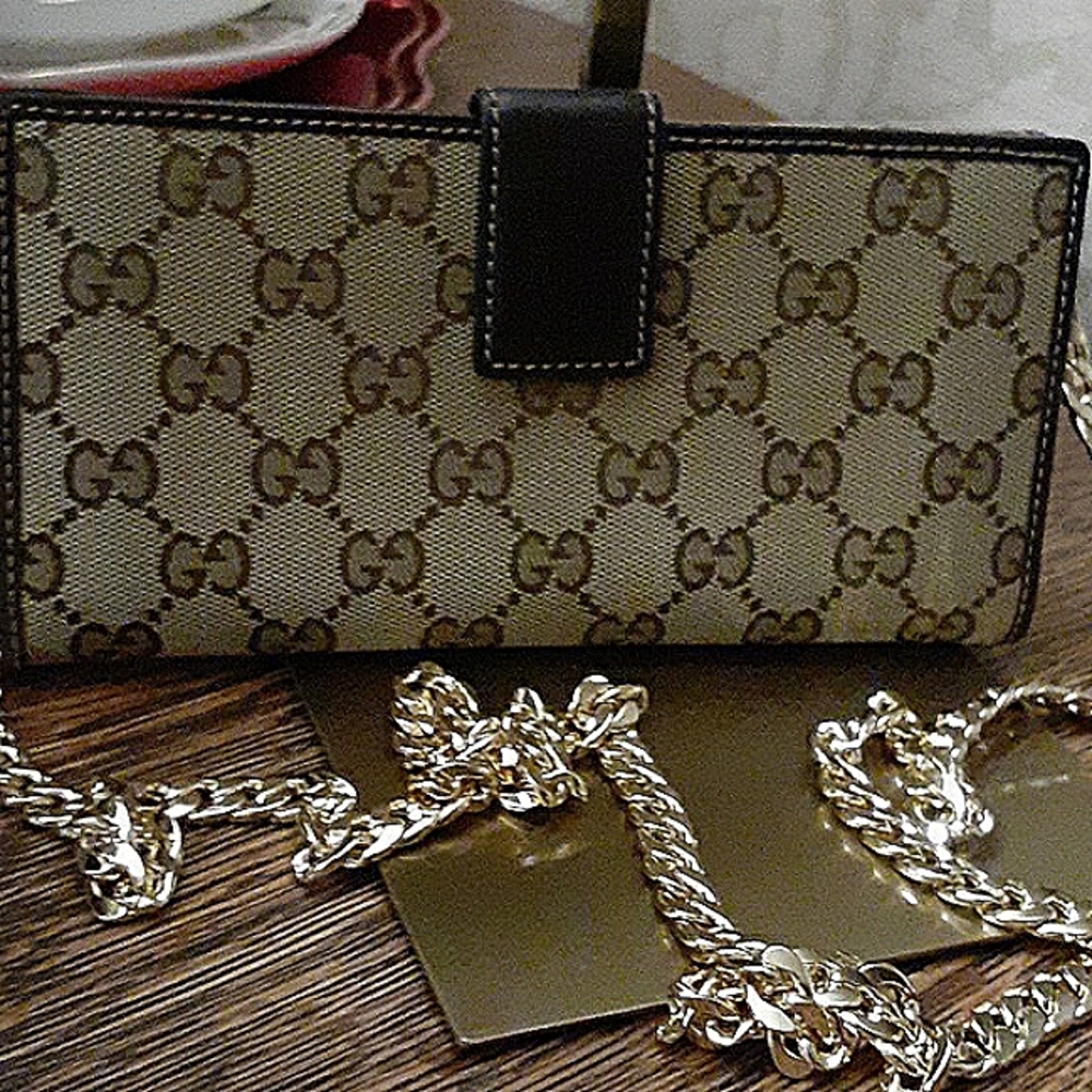 Gucci Authentic Euc Wallet Interlocking - image 3